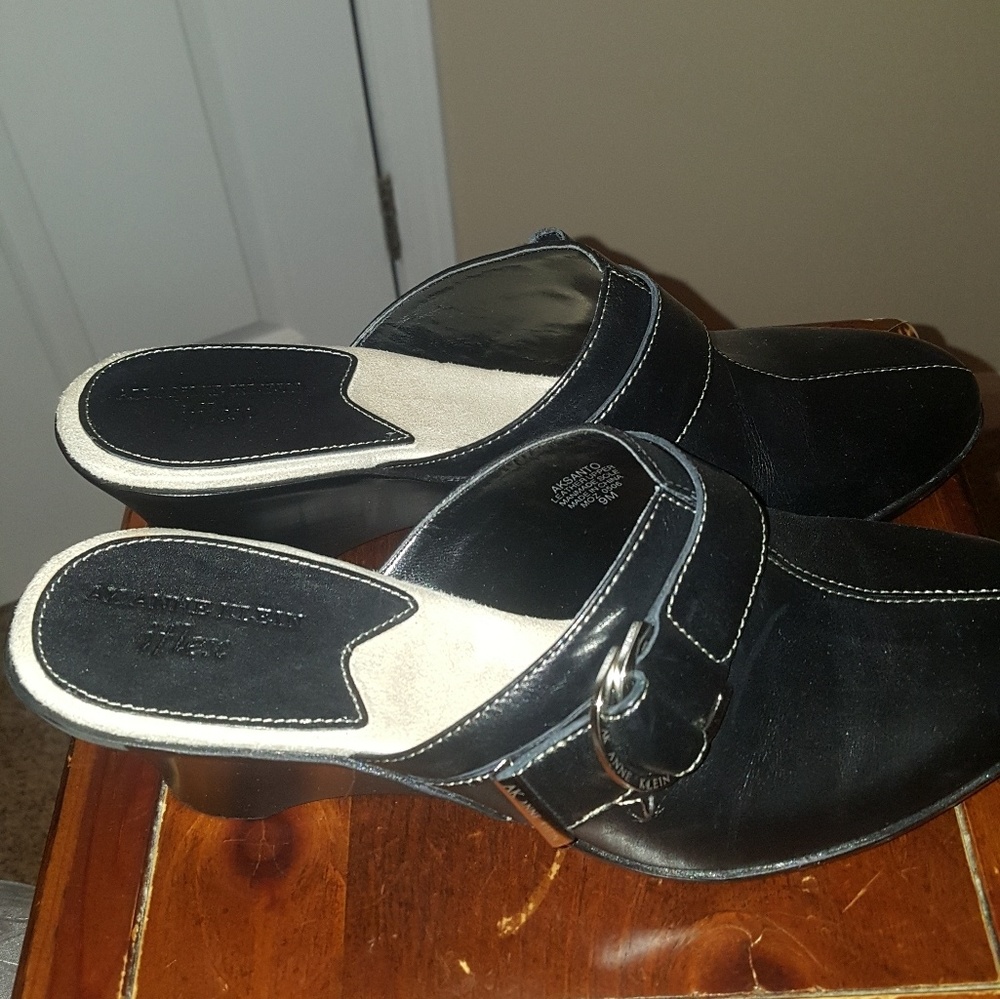 Anne Klein mule